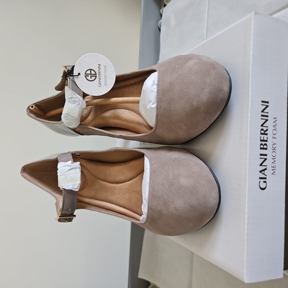 Giani Bernini Tan Kitten Heel Pumps Sophisticated Design